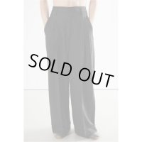 【HED MAYNER（ヘドメイナー）】ELONGATED CUFFED TROUSERS/ CHARCOAL PINSTRIPES