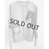 【KHOKI(コッキ)】Beardsley graphic-print sweatshirt/ Gray
