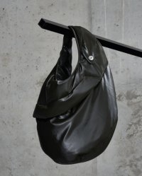 【Omar Afridi(オマールアフリディ)】FOAMED LIDIA BAG/ DEEP GREEN