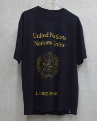 【LES SIX(レシス)】Passport Tee/ UN