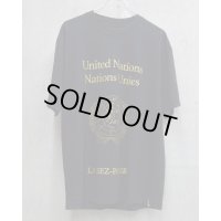 【LES SIX(レシス)】Passport Tee/ UN