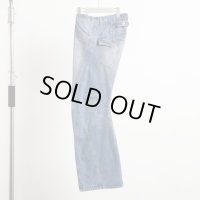 【NVRFRGT(ネヴァーフォーゲット)】3D TWISTED JEANS 2.0  "DISTRESSED FADED INDIGO"