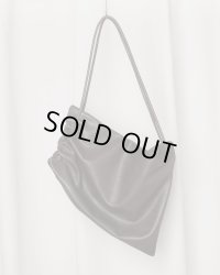 【GABRIELA COLL GARMENTS(ガブリエラコールガーメンツ)】GATHERED CROSSED LEATHER BAG/ BROWN