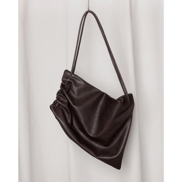 画像1: 【GABRIELA COLL GARMENTS(ガブリエラコールガーメンツ)】GATHERED CROSSED LEATHER BAG/ BROWN