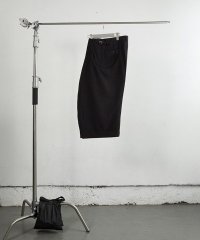 【NVRFRGT(ネヴァーフォーゲット)】S CURVED UTILITY CAPRI TROUSERS　”Brown”