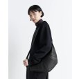 画像2: 【LEMAIRE(ルメール)】MEDIUM CROISSANT BAG SOFT NAPPA LEATHER/ BLACK (2)