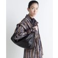 画像3: 【LEMAIRE(ルメール)】BERLINGOT HOBO BAG PAPER LUX LEATHER/ Dark chocolate (3)