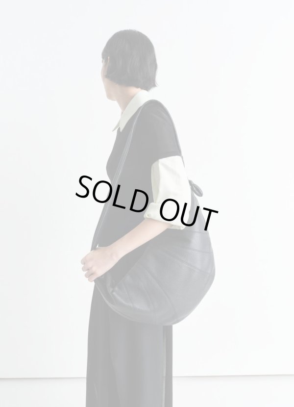 画像2: 【LEMAIRE(ルメール)】LARGE CROISSANT BAG SOFT GRAINED LEATHER/ BLACK