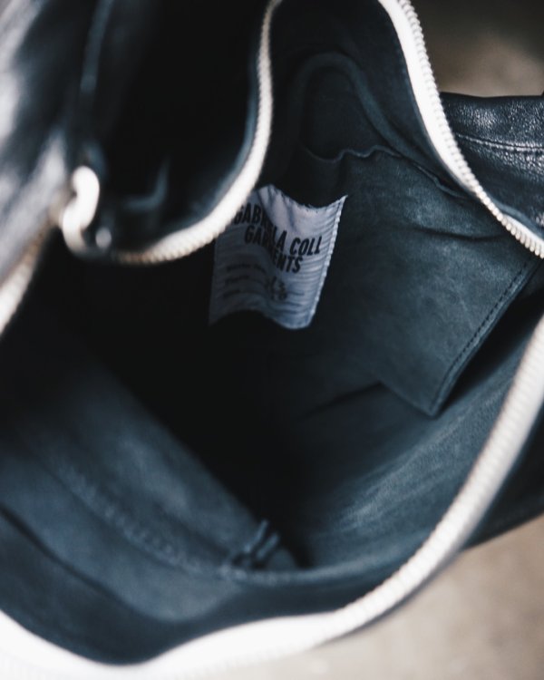 画像4: 【GABRIELA COLL GARMENTS(ガブリエラコールガーメンツ)】CROSSED LEATHER BAG/ BLACK