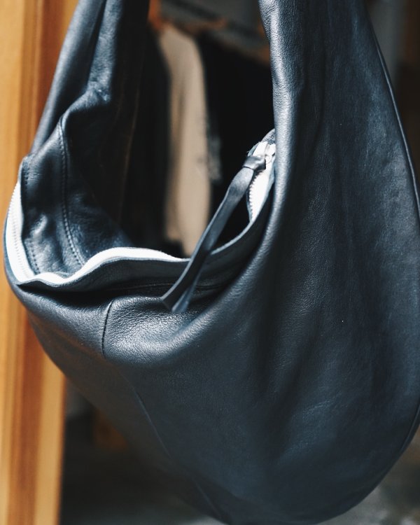 画像3: 【GABRIELA COLL GARMENTS(ガブリエラコールガーメンツ)】CROSSED LEATHER BAG/ BLACK