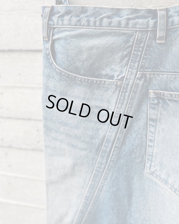 画像4: 【NVRFRGT(ネヴァーフォーゲット)】3D TWISTED WIDE LEG JEANS/ VINTAGE FADED INDIGO