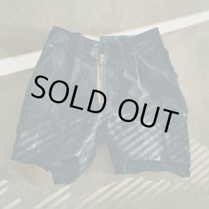画像: 【GOODKARMA DEVELOPMENT(グッドカルマディベロップメント)】Leather Cargo Shorts "LAZY"/ BLACK