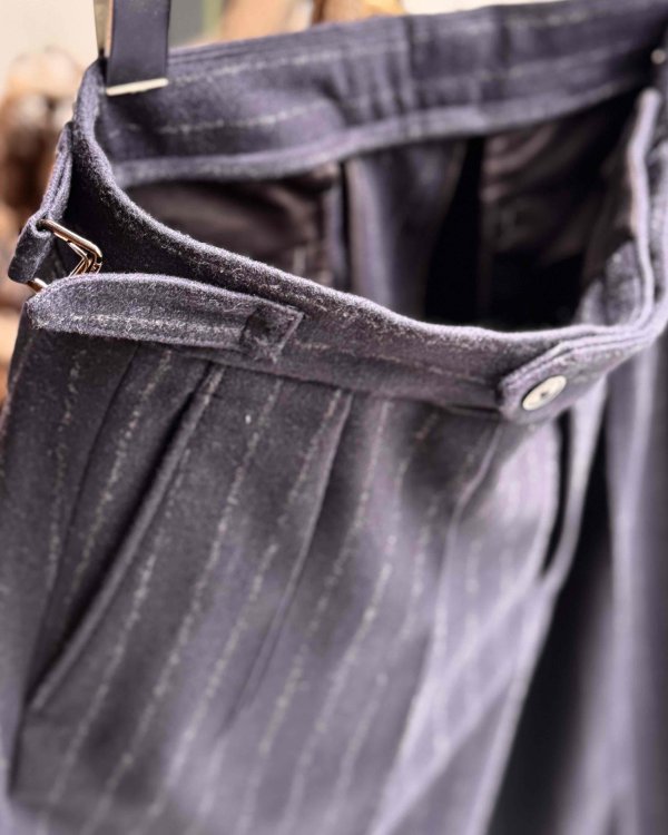 画像2: 【HEUGN(ユーゲン)】“Aaron” TAPPERD 2P TROUSERS WIDE STRIPE- Navy